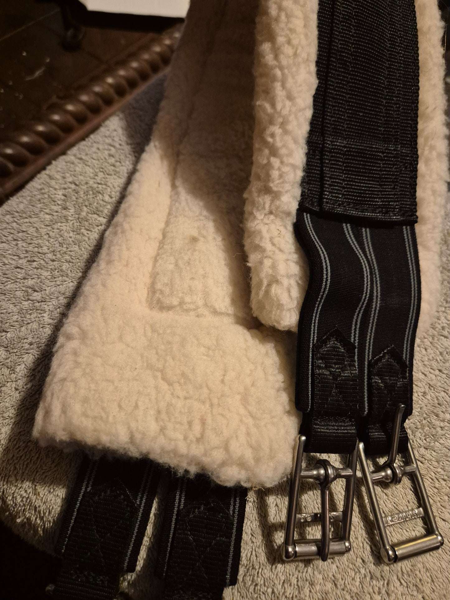 New Shires 40" Black Fleecy Girth (48)