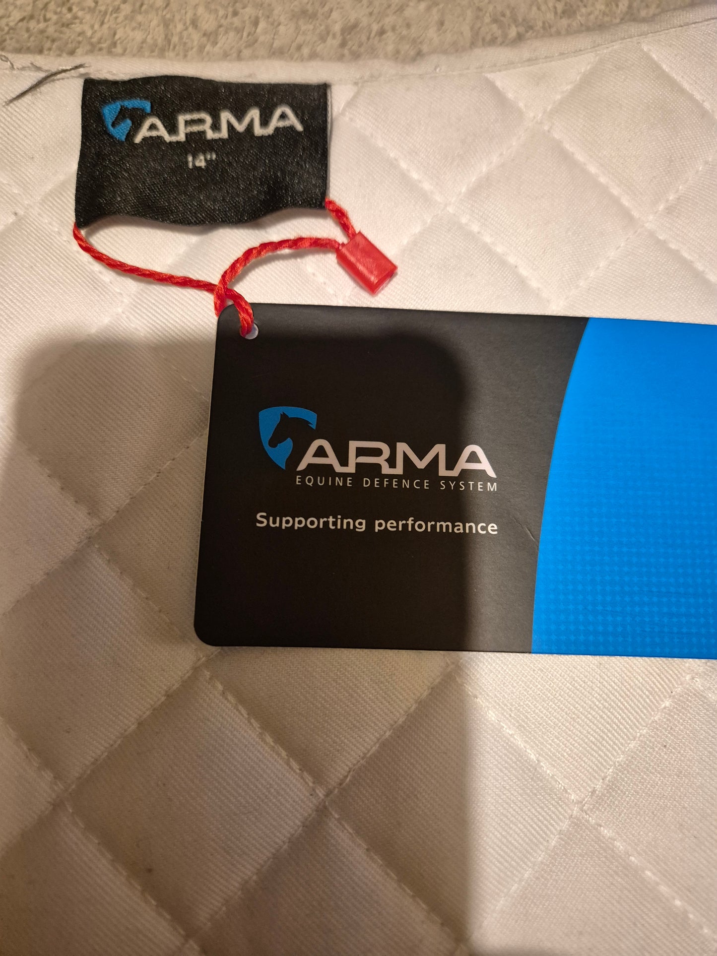 NEW Shires Arma 14" White Numnah (47)