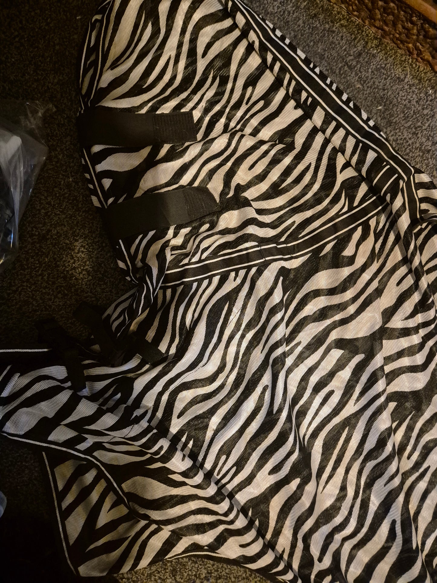 Secondhand 125cm zebra ride on fly rug (10)