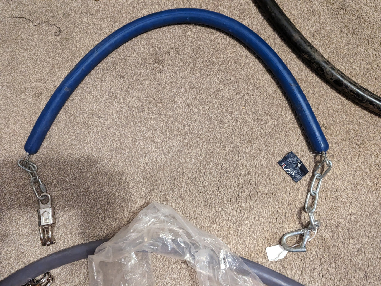 Shires New Ezi Kit Stall Chain - Blue